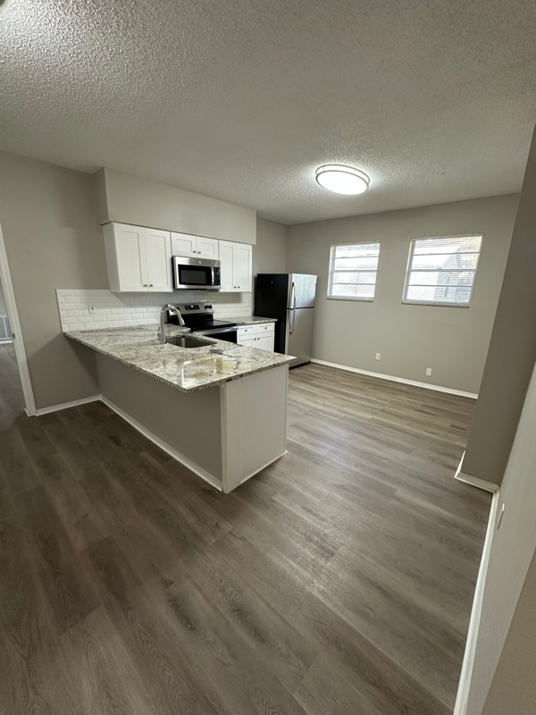 Building Photo - 2208 W Woodlawn Ave