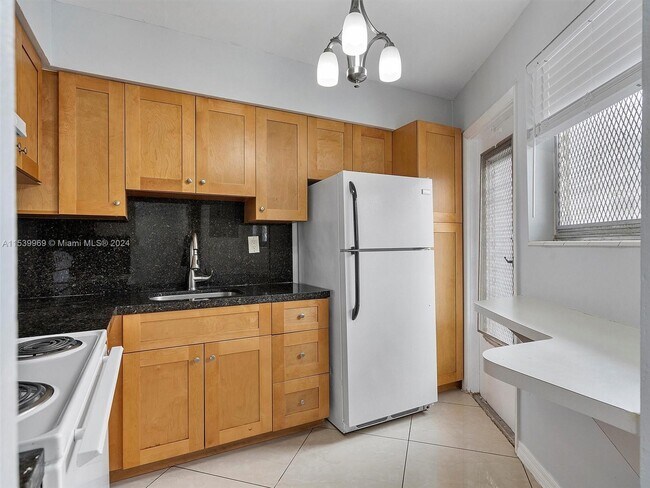 Foto del edificio - 1671 NE Miami Gardens Dr
