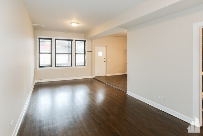 Building Photo - 4655-2 N Lincoln Ave