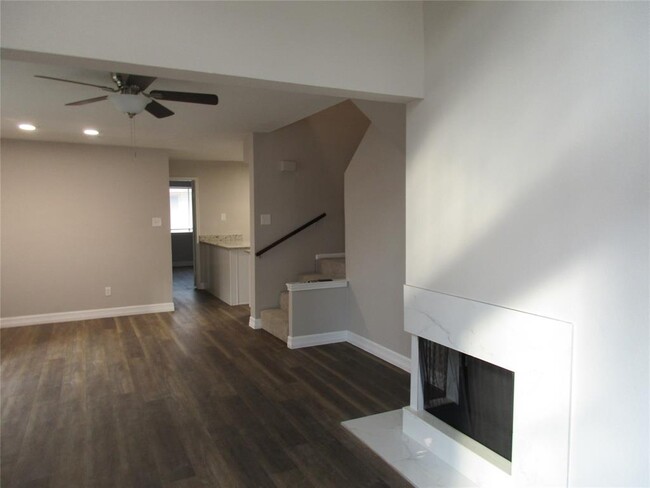 Foto del edificio - 16800 Sugar Pine Dr