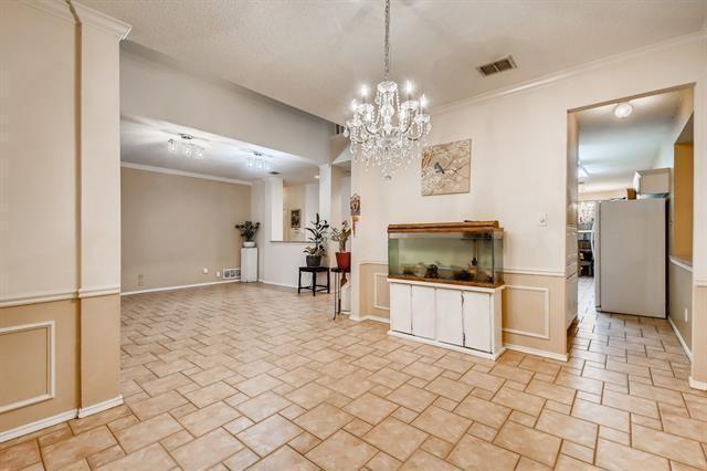 Building Photo - 5917 Lakeview Ct