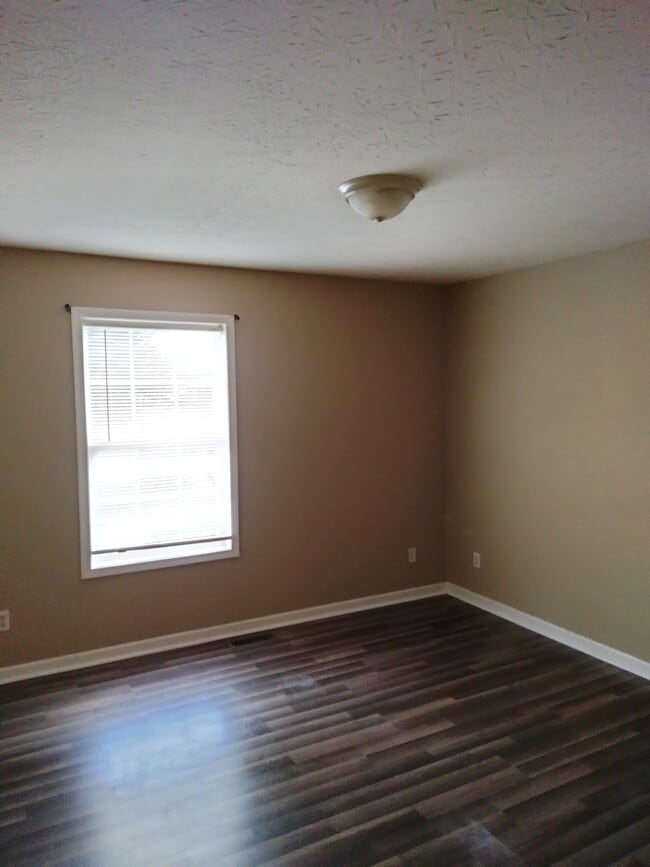 Building Photo - 502 Clark St