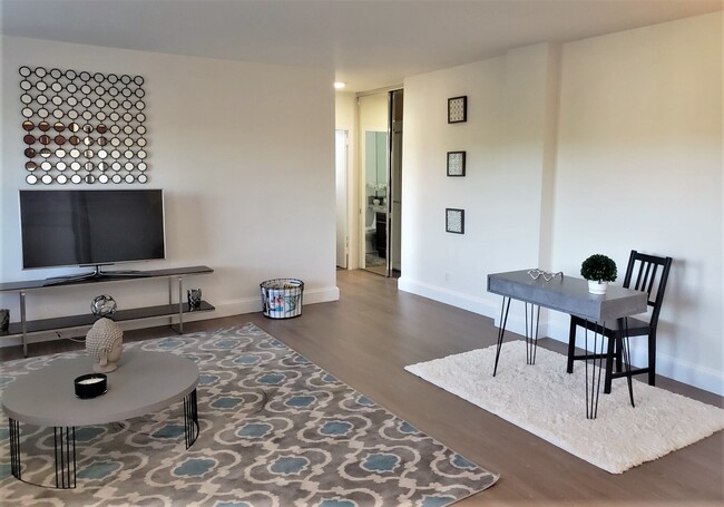 206 Living Room - 10401 Wilshire - PENTHOUSES AVAILABLE