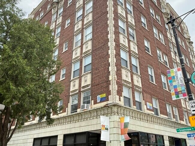 Foto del edificio - 6930 N Greenview Ave