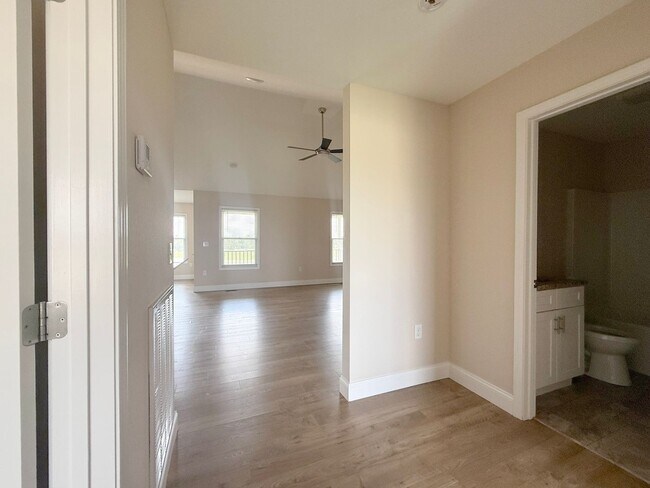 Foto del edificio - Bright & Spacious 3BR/2BA Home with 2-Car Garage Near I-40 in Crossville