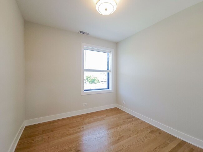 Foto del edificio - 4409 N Seeley Ave