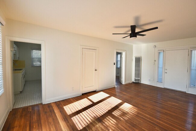Foto del edificio - 5212 Fountain Ave
