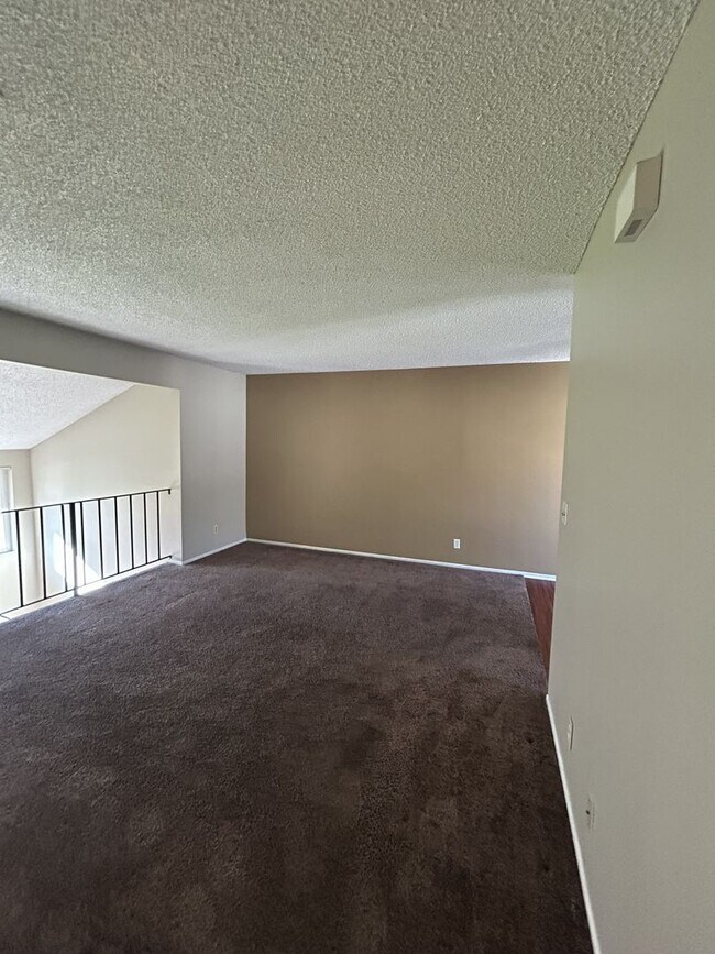 Foto del edificio - 3153 Triumph Ln