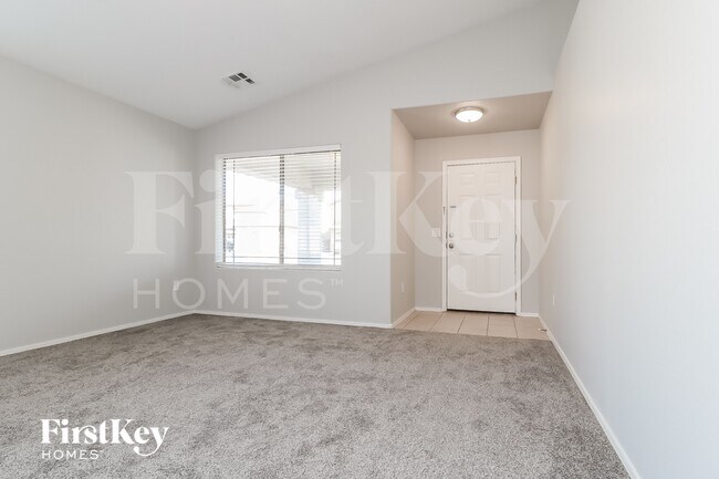 Foto del edificio - 11233 W Locust Ln