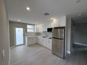 Building Photo - 5580 Honeysuckle Dr