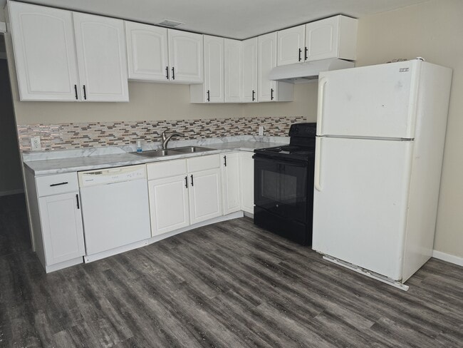 Building Photo - 1102 E Timber Dr