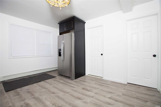 Building Photo - 54 Oakdale Ave