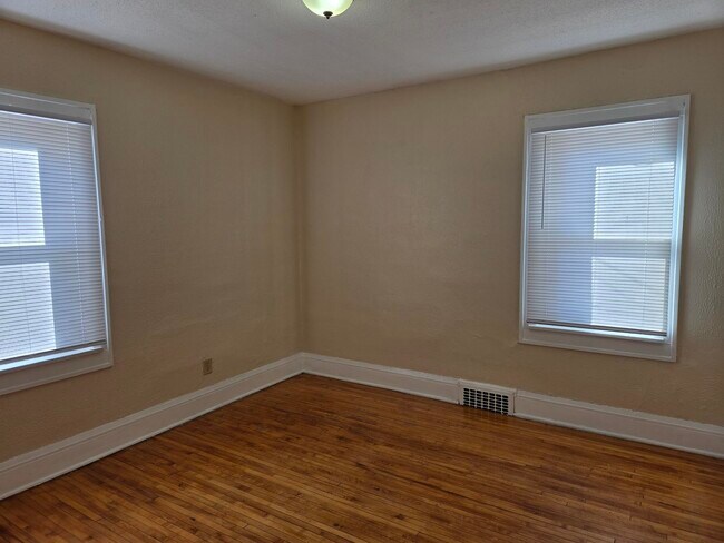 Foto del edificio - 2931 N Newton Ave