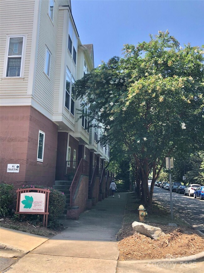 Foto del edificio - 127 N Sycamore St
