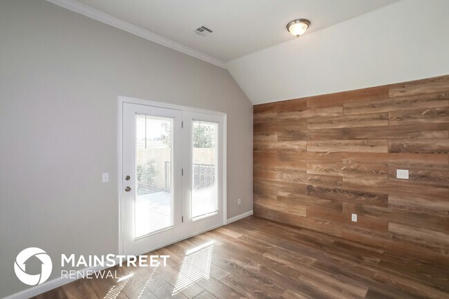 Foto del edificio - 17304 Hardwood Pl