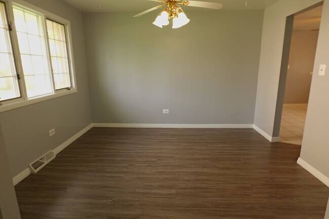 Foto del edificio - 5013 W 119th St