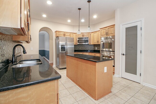 Building Photo - 1540 Edgewater Ln