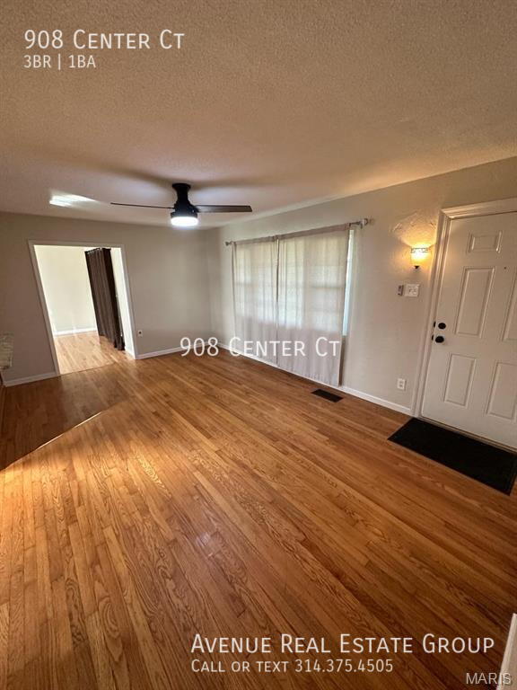 Foto del edificio - 908 Center Ct