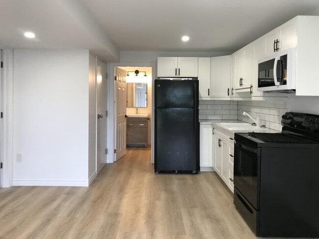 Building Photo - 277-277 Lakeview Ct