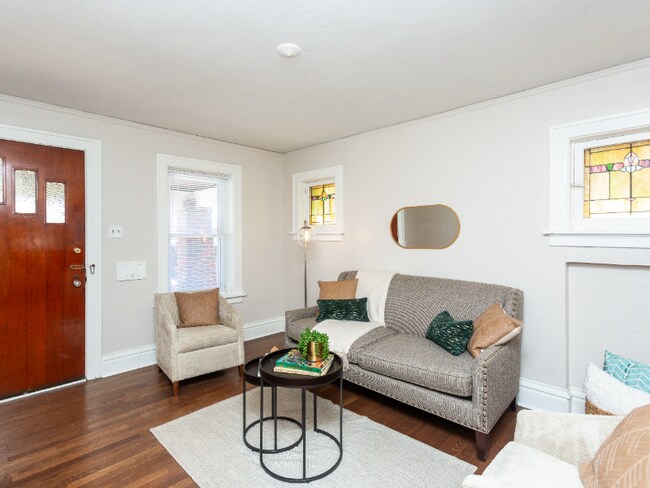 Foto del edificio - 6109 Adkins Ave