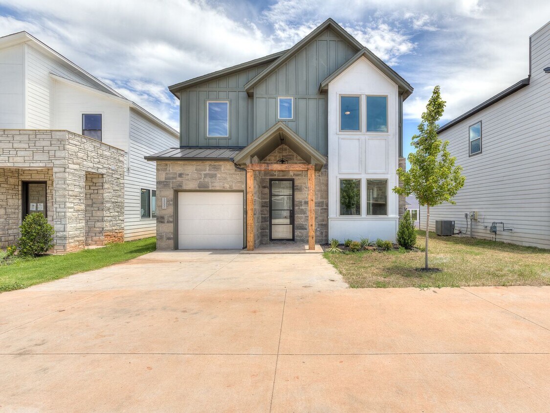 Primary Photo - Beautiful New Construction Home in Edmond/...