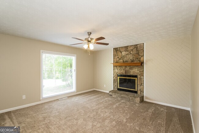 Building Photo - 22 Hollyberry Ct