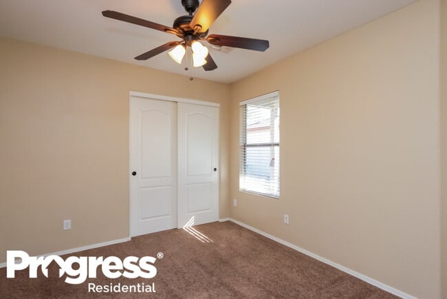 Building Photo - 4020 S Summer Ct