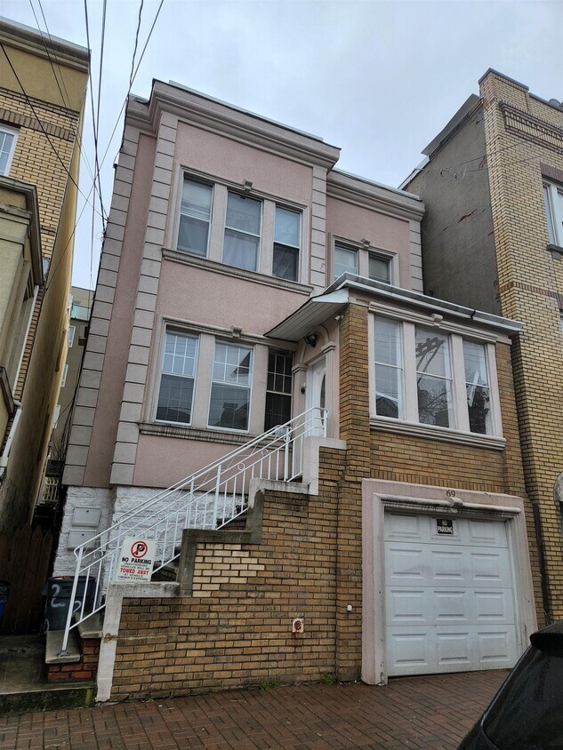 Primary Photo - 69 70th St