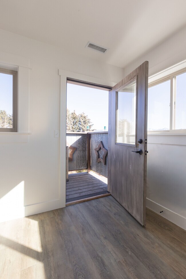 Foto del edificio - 546 Alaska Frontage Rd