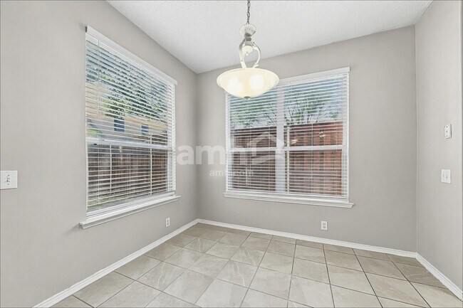 Foto del edificio - 7808 Orland Park Cir