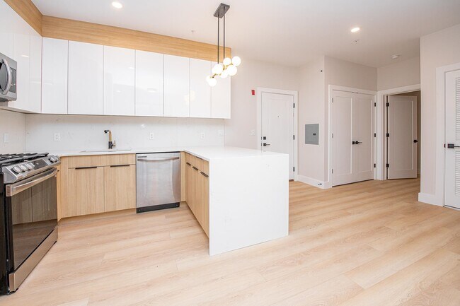 Building Photo - 6710 Park Ave