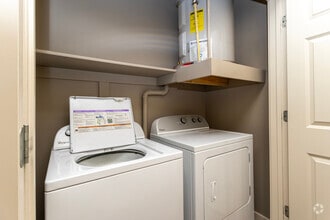1BR, 1BA - Goldenrod 1 - Shadow Lake Square