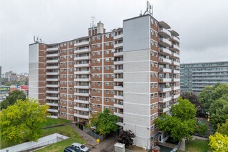 Building Photo - Rosslyn Residence