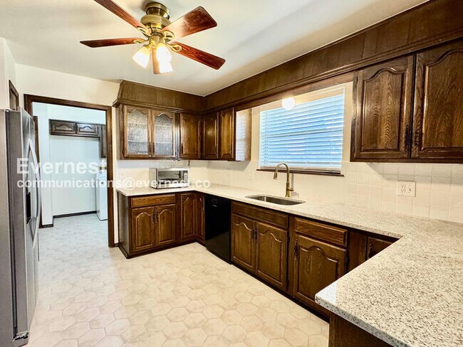 Building Photo - 11811 E 91st St