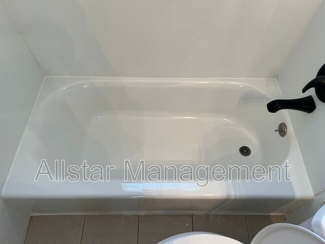 Building Photo - 3464 Granton Ave