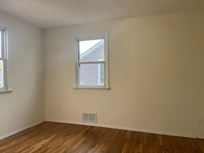 Building Photo - 152 Emily Ave