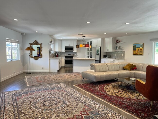 Living room - 21523 Dumetz Rd
