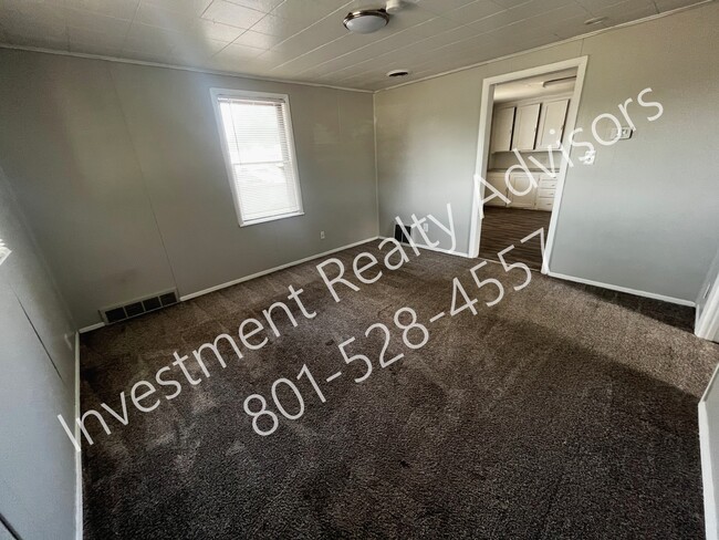 Building Photo - Single Family Home in Midvale!
