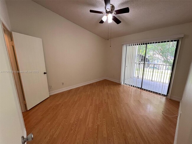 Foto del edificio - 620 S Park Rd