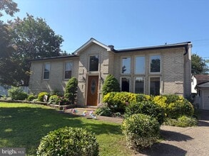 Building Photo - 803 Scott Cir