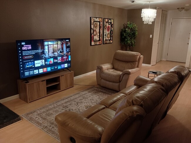 Photo - 700 N Washington St Apartment