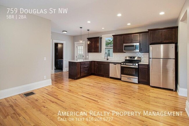 Foto del edificio - 759 Douglas St NW