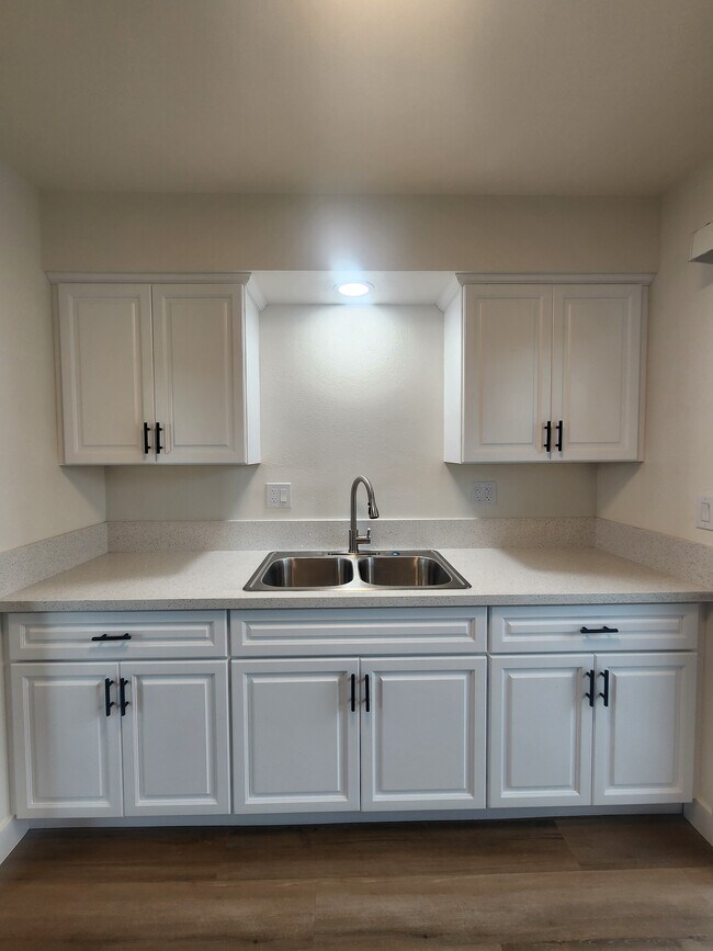 Fregadero de cocina - 431 S Simpson Ave