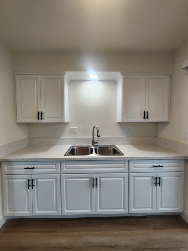 Kitchen Sink - 431 S Simpson Ave