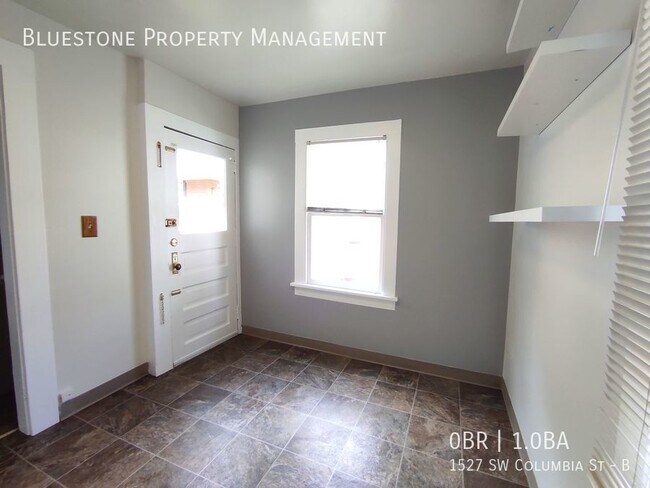 Building Photo - Charming Studio in Prime Goose Hollow Loca...