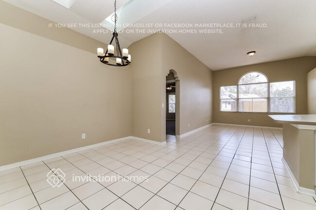 Building Photo - 5902 Azure Dr