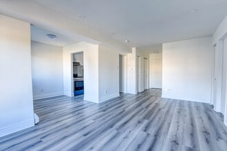 Building Photo - Manoir Côte Vertu