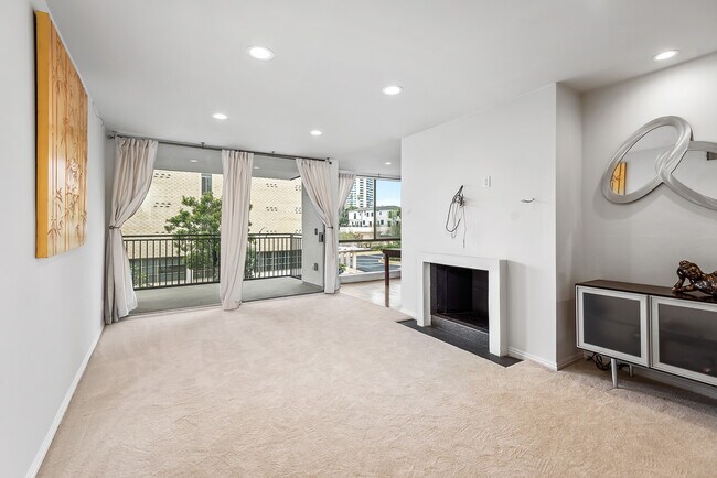 Foto del edificio - 1340 S Beverly Glen Blvd