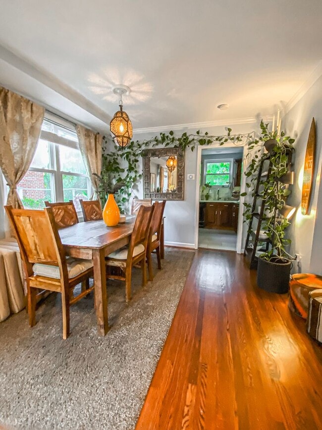 Building Photo - Gorgeous 3 Bed 1.5 Bath Brick Home with La...