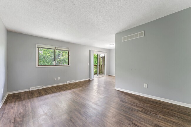 Foto del edificio - 3201-3207 Schuetzen Ln